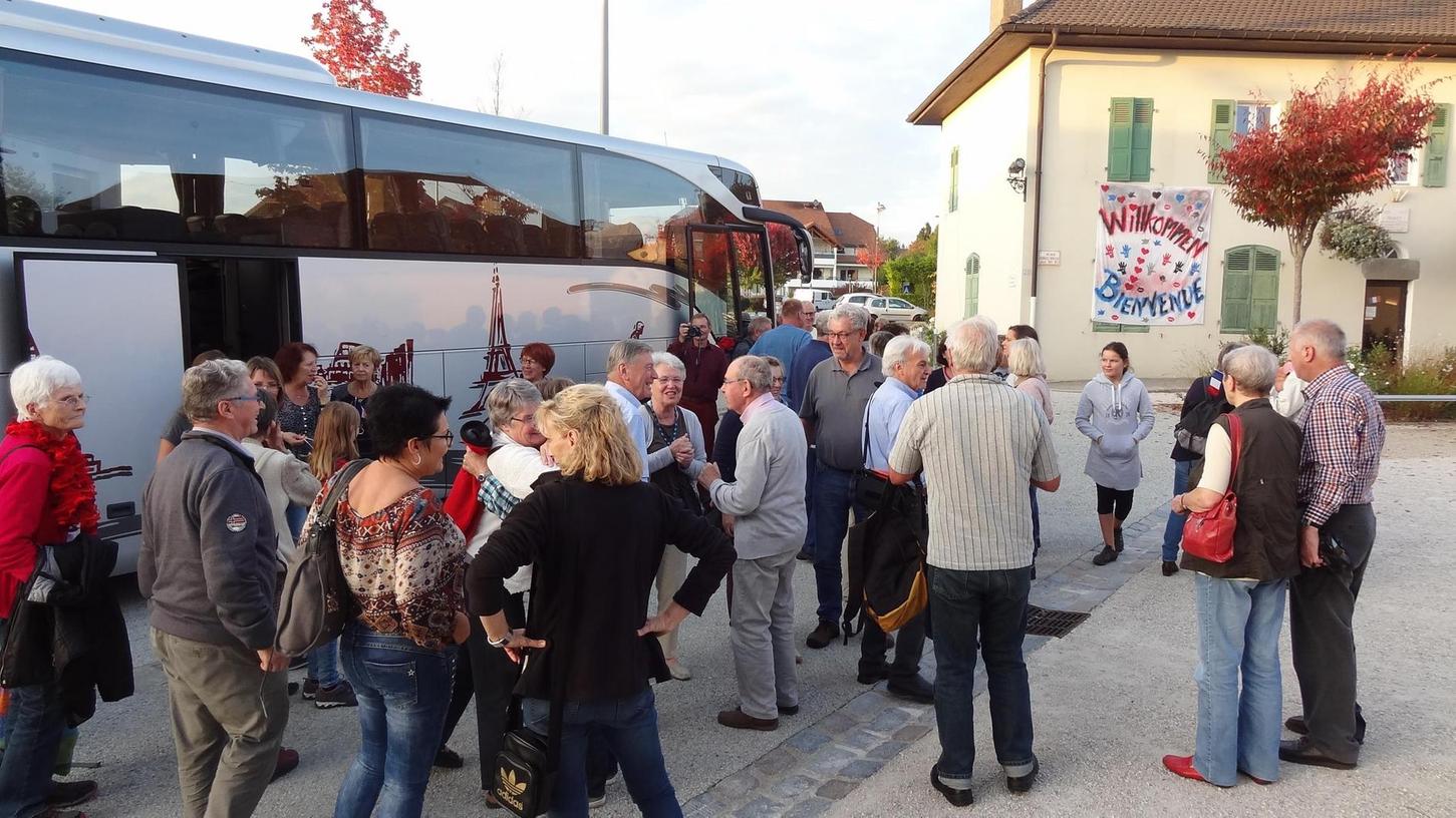 Die 65 Gäste aus Gräfenberg bei ihrer Ankunft in der französischen Partnerstadt Pringy.