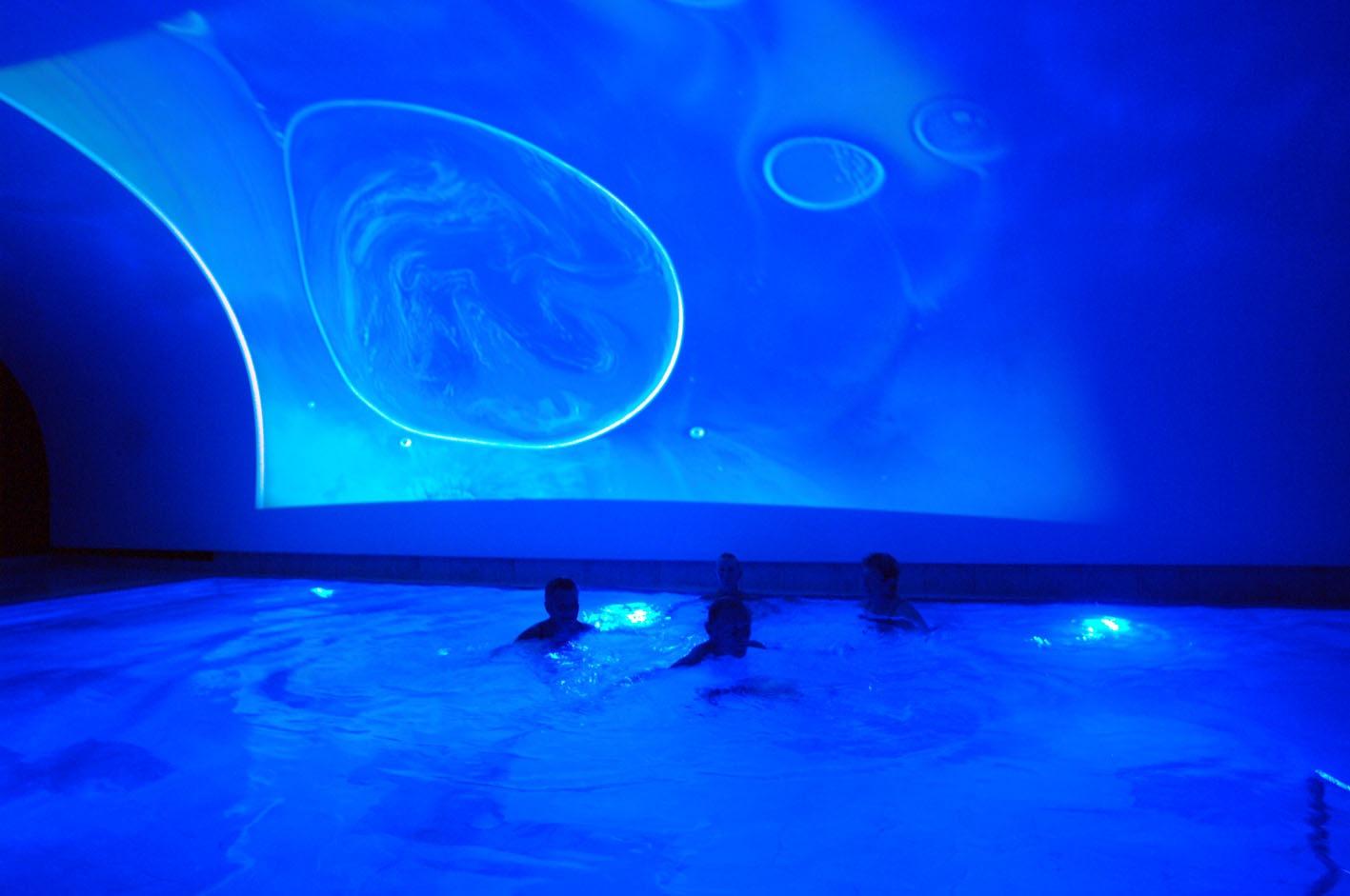 Nicht weit davon entfernt ist das Thermalbad Fürthermare, mit dem sich im Jahr 2007 endlich die Fürther Träume nach einer länger bestehenden Bade-Institution erfüllten.