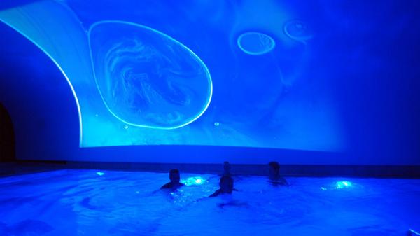 Nicht weit davon entfernt ist das Thermalbad Fürthermare, mit dem sich im Jahr 2007 endlich die Fürther Träume nach einer länger bestehenden Bade-Institution erfüllten.