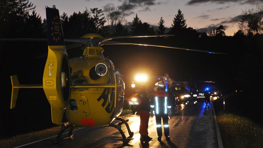 Hubschrauber rettet Verletzte nach Unfall bei Kemnath