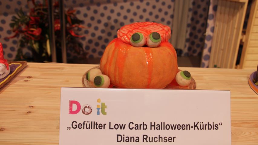 Hier geht's zum Rezept des gefüllten Low Carb Halloween-Kürbis von Diana Ruchser.