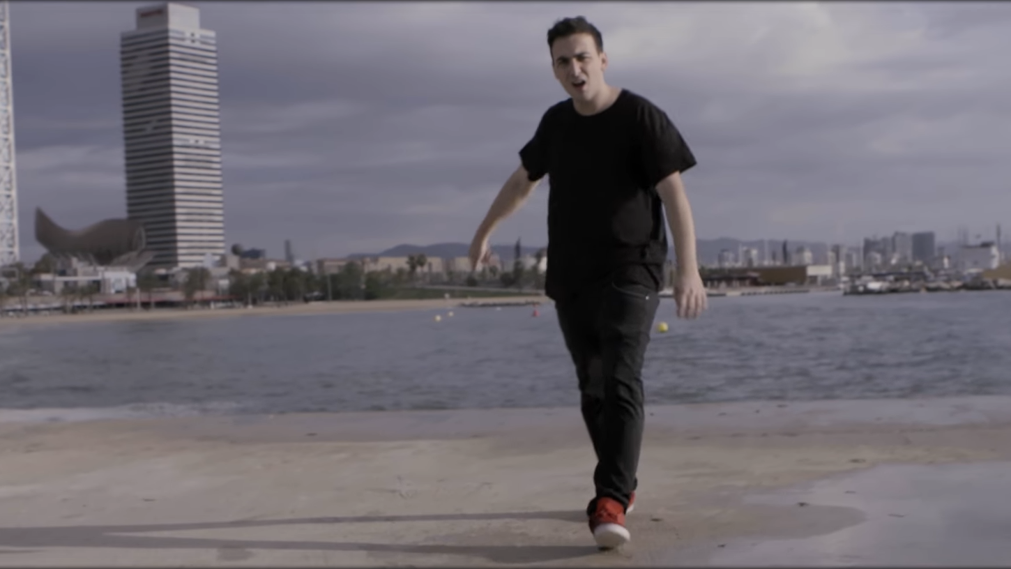 Sven Andrew drehte für sein Video unter anderem in Rückersdorf und Barcelona. Sven Andrew drehte für sein Video unter anderem in Rückersdorf und Barcelona.