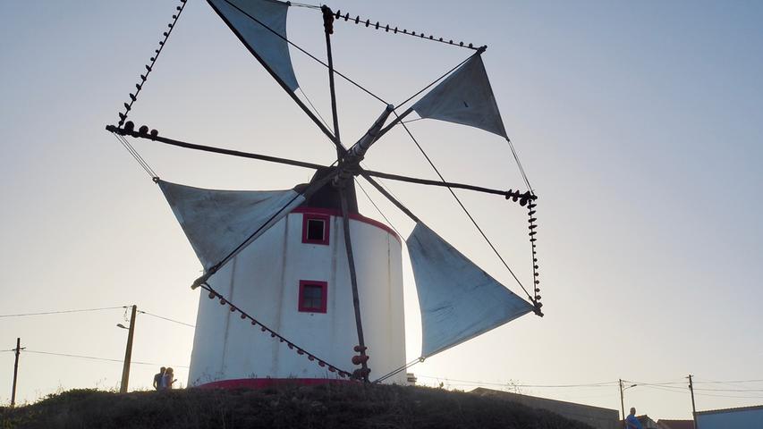 Die Region Centro de Portugal (Center of Portugal) ist stellenweise weniger touristisch, dafür landwirtschaftlich geprägt. Einst gab es hier zahlreiche Windmühlen. In der Moinho do Boneco  (Puppenwindmühle) in Moita dos Ferreiros wird Weizen und Mais gemahlen. Sie dient auch als Schauwindmühle.