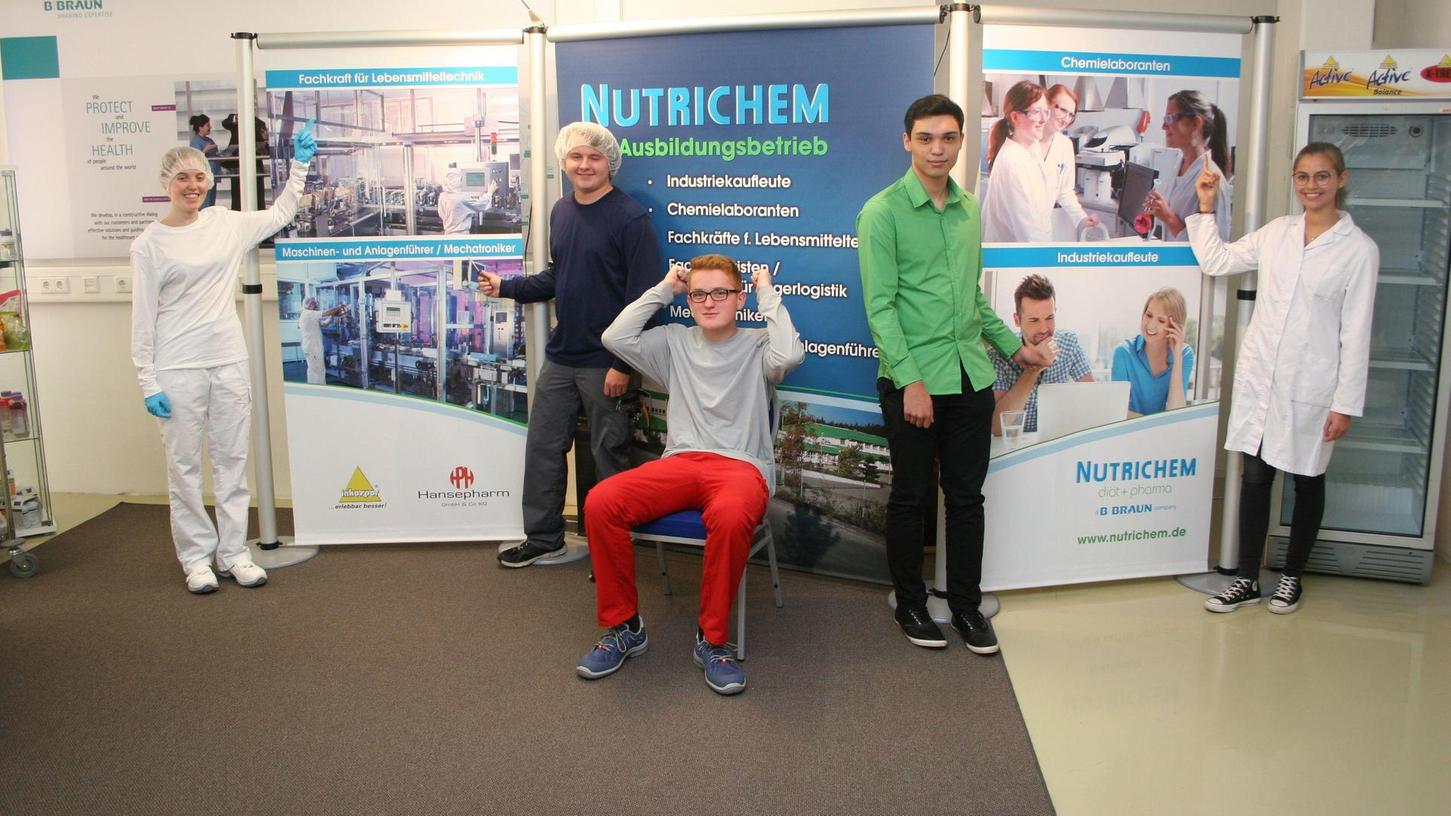 Die Auszubildenden bei Nutrichem in Roth werben für ihren Arbeitgeber - und wollen andere Jugendliche für eine Ausbildung bei dem Unternehmen begeistern.