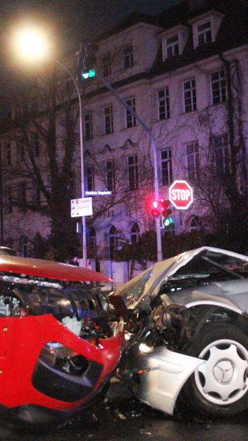 Heftiger Crash im Weißenburger Feierabendverkehr