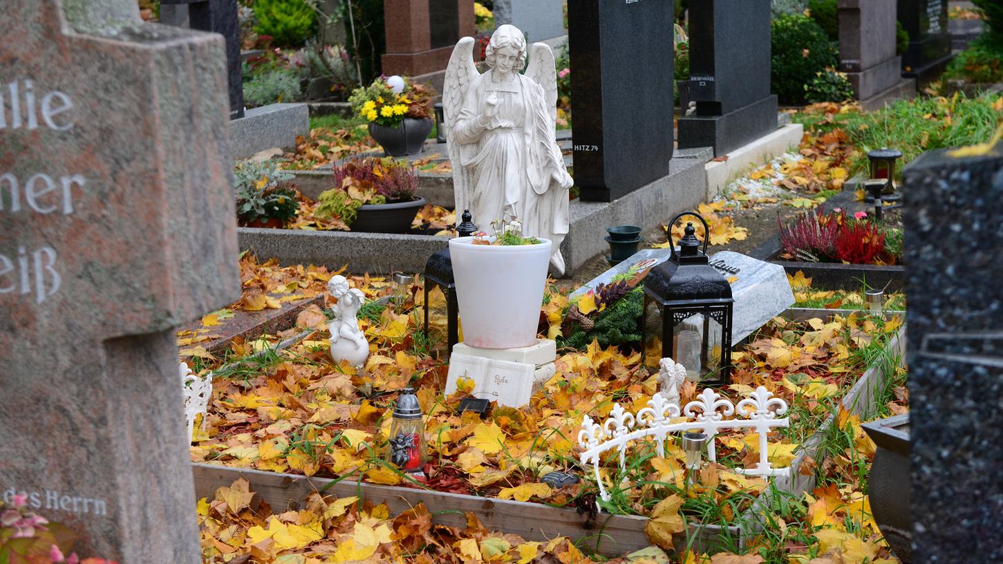 Der Fürther Friedhof ist von Diebstählen in großem Stil betroffen. 