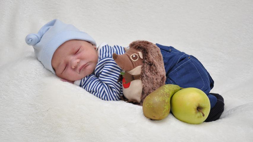 Alexander Sebastian Felix kam am 11. Oktober im Klinikum Hallerwiese zur Welt. Bei seiner Geburt wog er 3710 Gramm und war stolze 54 Zentimeter groß.