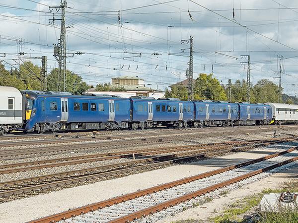 Ein japanischer Zug für die schottische Bahn auf Treuchtlinger Gleisen: Der Hitachi AT200 wurde auch im Altmühltal getestet. Ein japanischer Zug für die schottische Bahn auf Treuchtlinger Gleisen: Der Hitachi AT200 wurde auch im Altmühltal getestet.