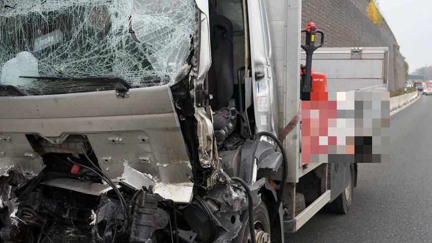 Unfall auf der A6: Lastwagen krachen ineinander