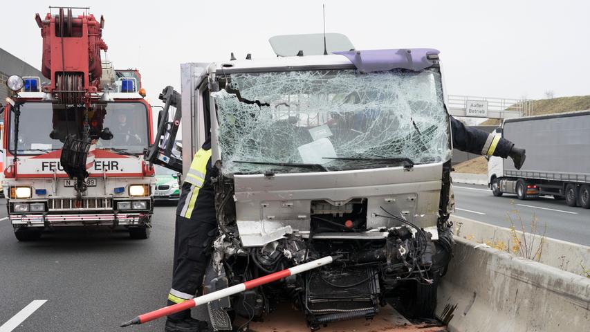 Unfall auf der A6: Lastwagen krachen ineinander