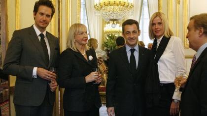 Kagos überreichten Nikolaus an Sarkozy