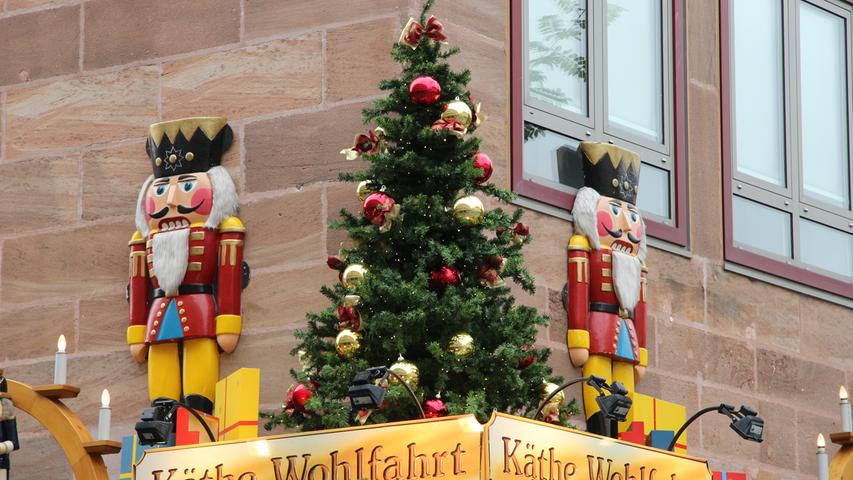 9. November: Nicht mehr lange, dann ist es endlich so weit: Am 1. Dezember wird in der schönsten Stadt der Welt der Christkindlesmarkt eröffnet. Schon jetzt putzen sich die ersten Ecken in Nürnberg für den großen Tag heraus.