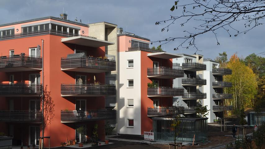 2015 wichen die letzten Baracken am Waldrand modernen Neubauten, die die Bau- und Siedlungsgenossenschaft Volkswohl errichtete.