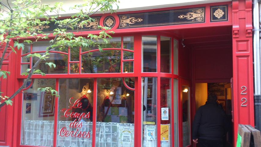 Viele stilvolle Restaurants laden zur Einkehr ein, hier das nostalgisch nach einem berühmten Chanson benannte "Le temps des cerises"