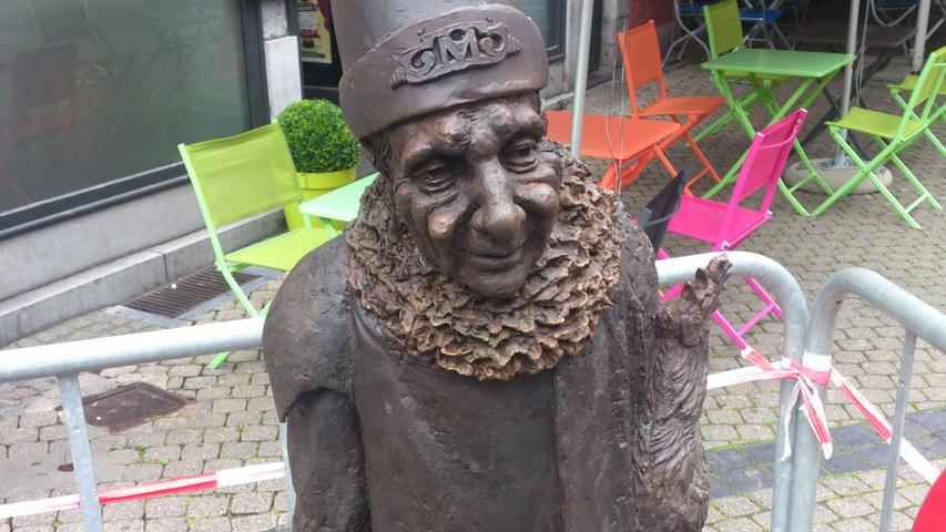 Mal kurios, mal witzig, mal folkloristisch: Bronzefiguren zieren in Namur größere und kleinere Plätze.