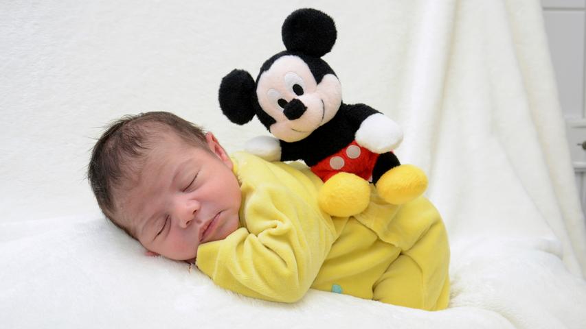 Am 27. Oktober kam der kleine Leonardo in der Klinik Hallerwiese zur Welt. Dabei wog er 3480 Gramm und war 51 Zentimeter groß.