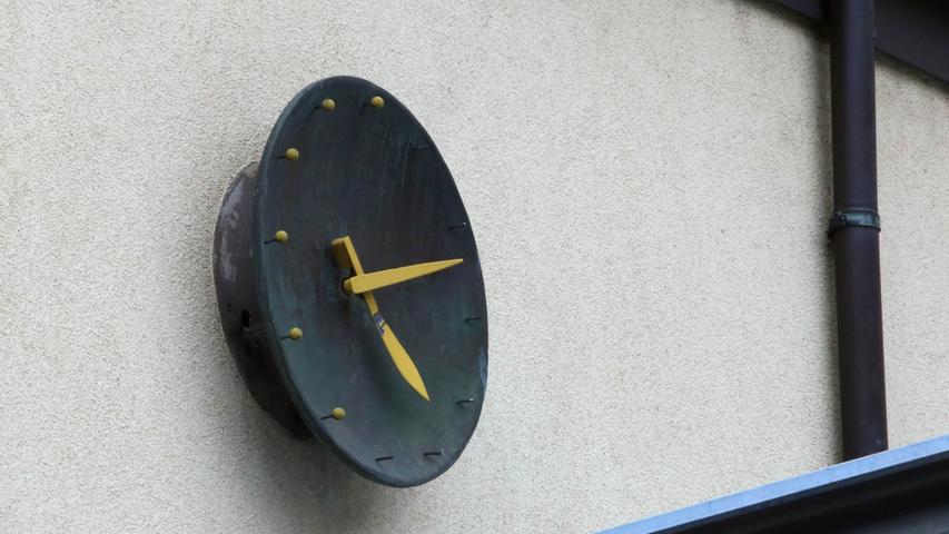 Viele Sammlerstücke wie diese Uhr rettete das Museum für Industriekultur aus dem Gebäude.