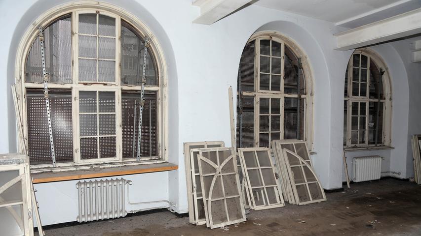 Die runden Fenster im Erdgeschoss des Gebäudes werden auch für den Neubau verwendet.