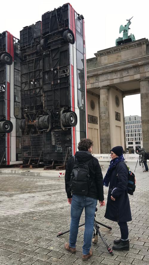 Alte VAG-Busse erinnern in Berlin an Leid in Aleppo