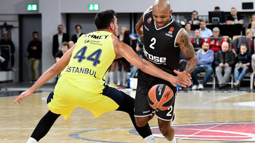 Bamberg chancenlos: Champion Istanbul lässt seine Muskeln spielen