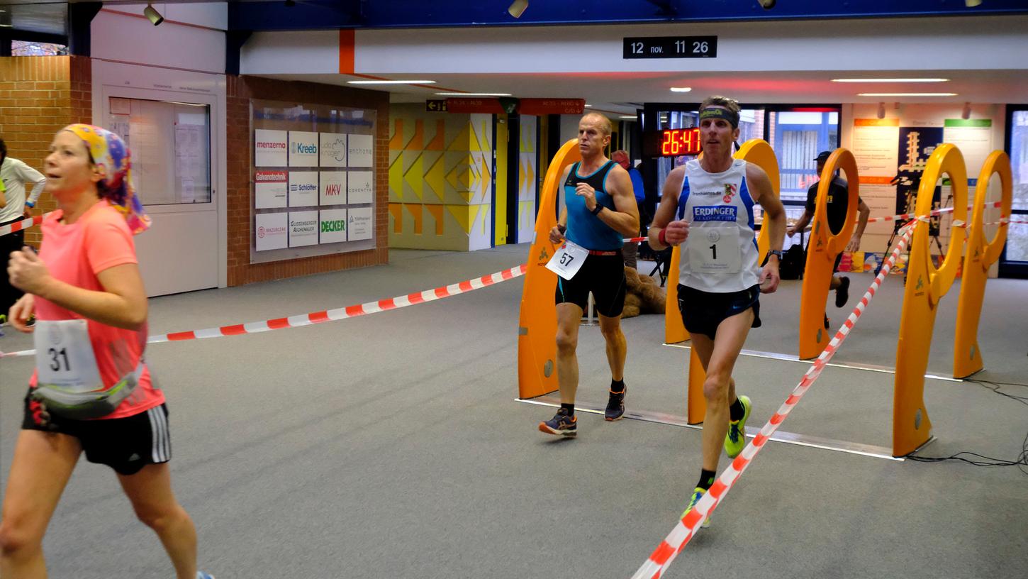 Ein Marathonlauf durch lange Gänge und Treppenhäuser: Der TÜV Rheinland Indoor Marathon in Nürnberg.