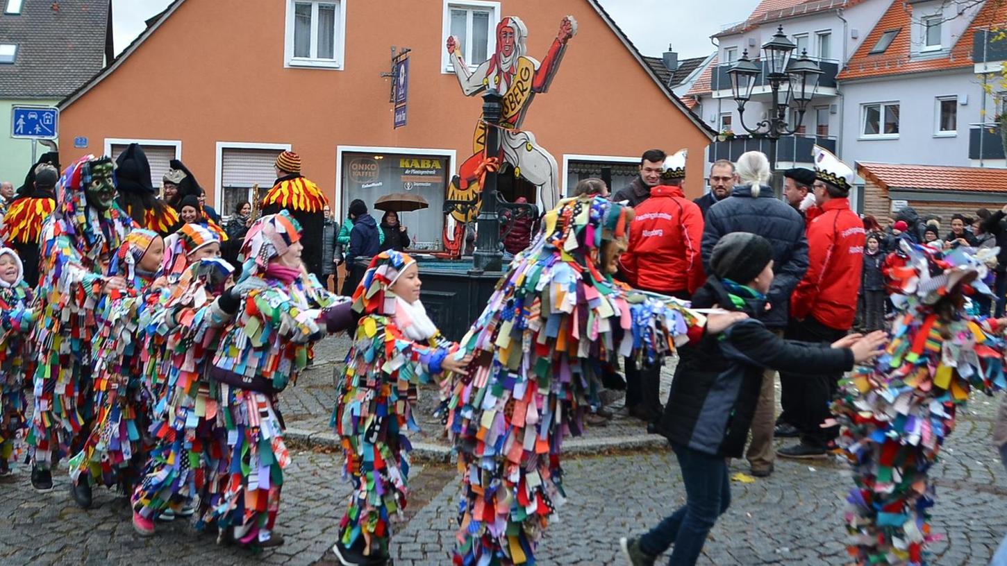 Allersberg: Kleine und große Hexen feiern Faschingsauftakt