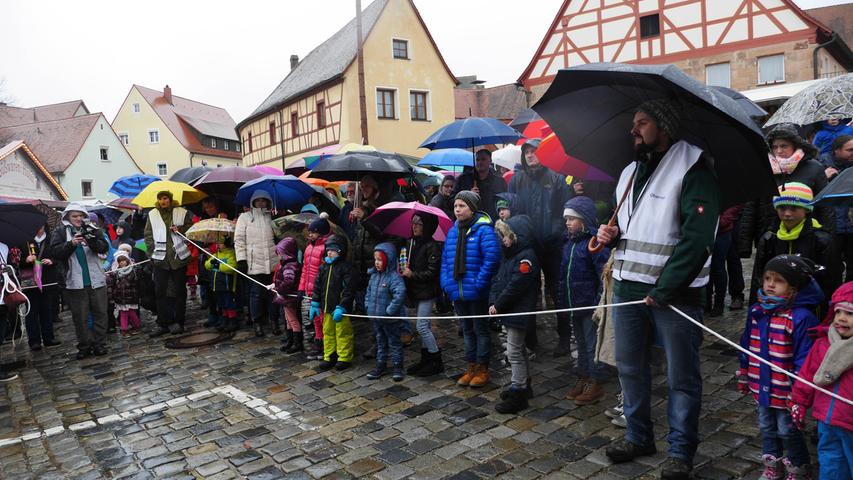 Martinimarkt Roßtal: Heimelige Atmosphäre trotz Regenwetter