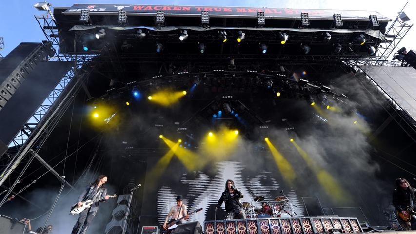 Beim legendären Wacken Open Air im hohen Norden Deutschlands hat Alice Cooper auch schon gespielt, nämlich 2010.