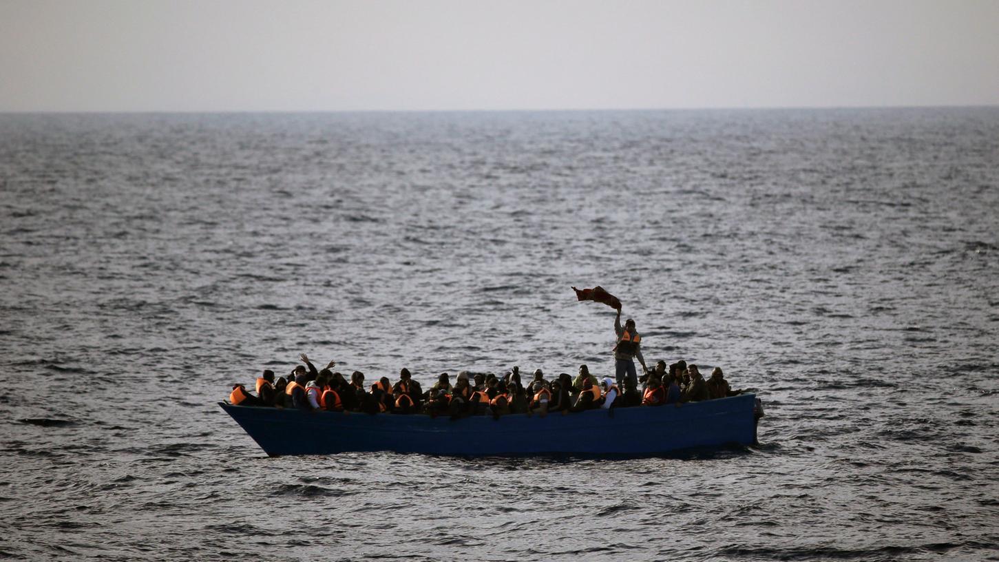 In Booten versuchen Flüchtlinge über die Mittelmeerroute Sardinien zu erreichen. Die Überfahrt ist lebensgefährlich.