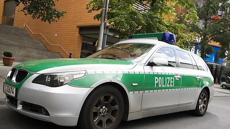 Die Polizei registrierte den Autofahrer, der mit 141 statt erlaubten 60 Stundenkilometern in eine Baustelle raste.