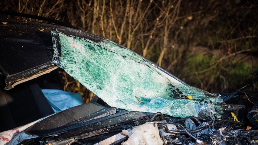 Autofahrer nach Zusammenstoß mit Schneepflug lebensgefährlich verletzt