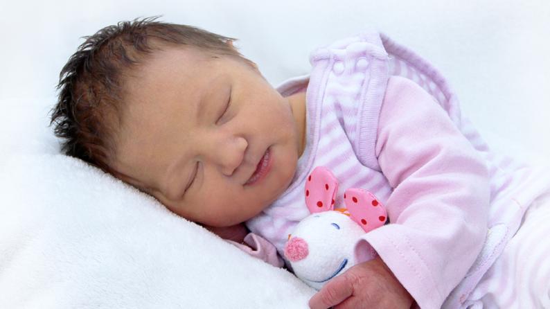 Hallo Ava, schön das du da bist! Die kleine Ava wurde am 12. November im St. Theresien-Krankenhaus geboren. Bei ihrer Geburt wog sie 3650 Gramm und war 54 Zentimeter groß.