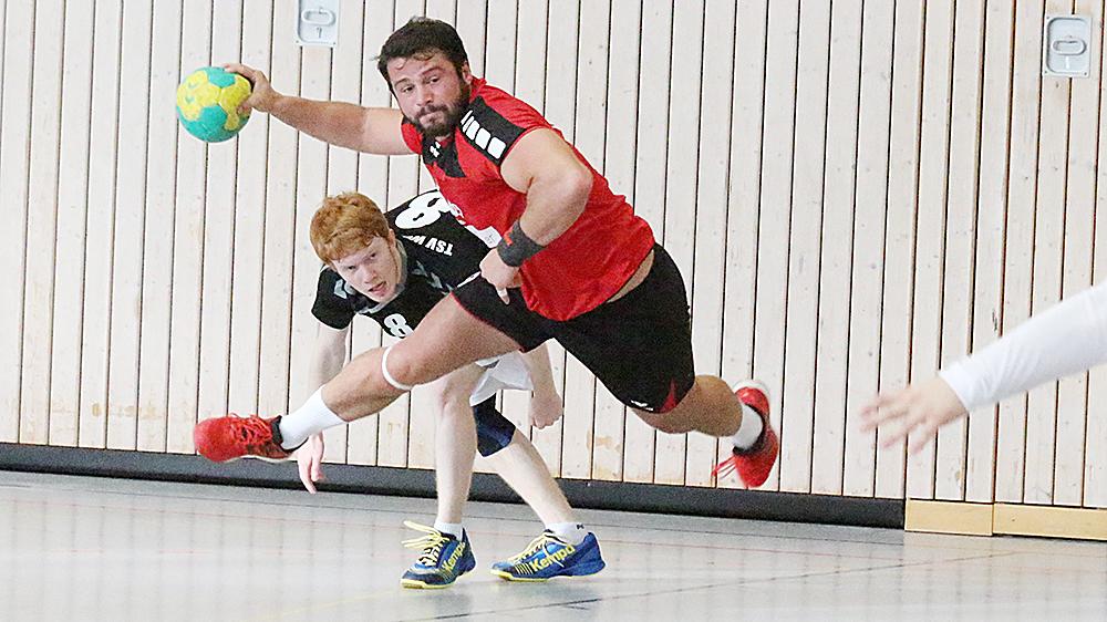 Weißenburger Handballer landen im neunten Versuch den ersten Sieg