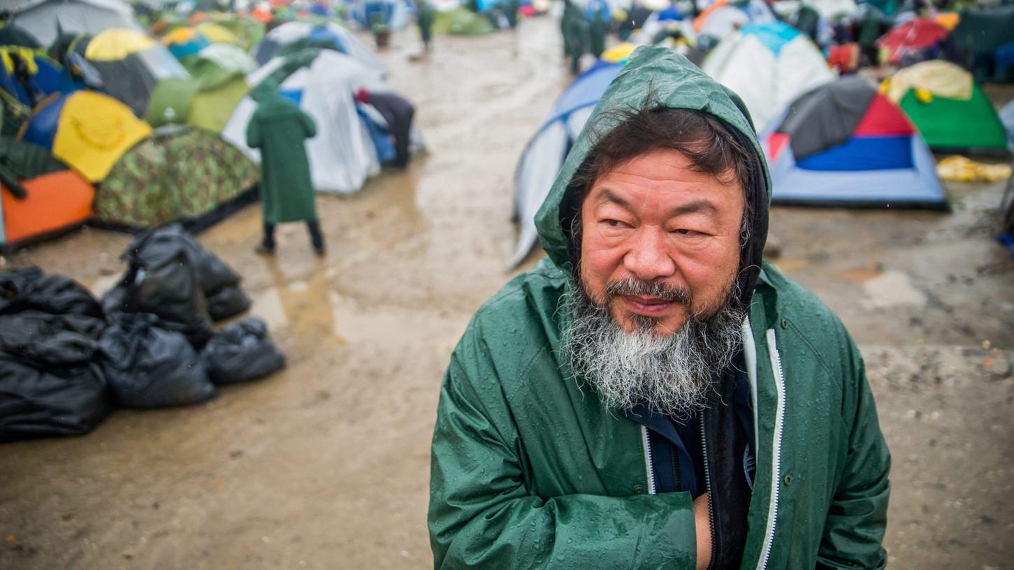 Ai Weiwei in einem griechischen Flüchtlingscamp.