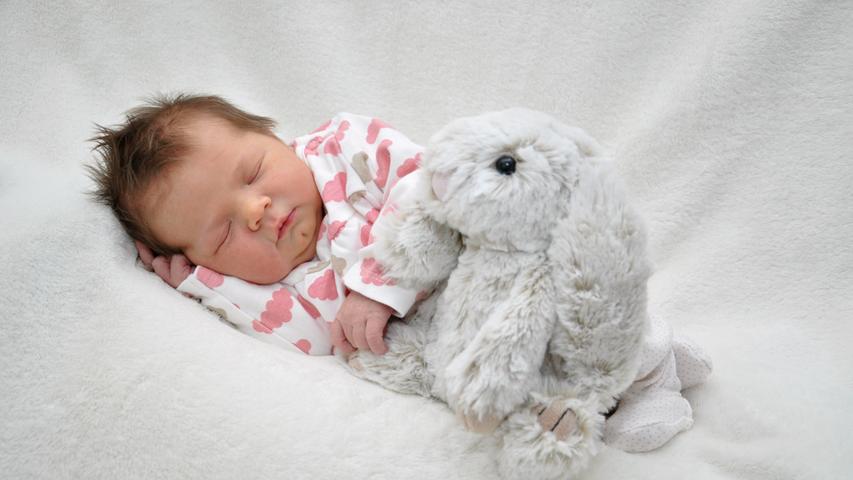 Hier schläft Valentina, geboren am 11. November in der Klinik Hallerwiese. Als die kleine das Licht der Welt erblickte, war sie 53 Zentimeter groß und wog 3470 Gramm.