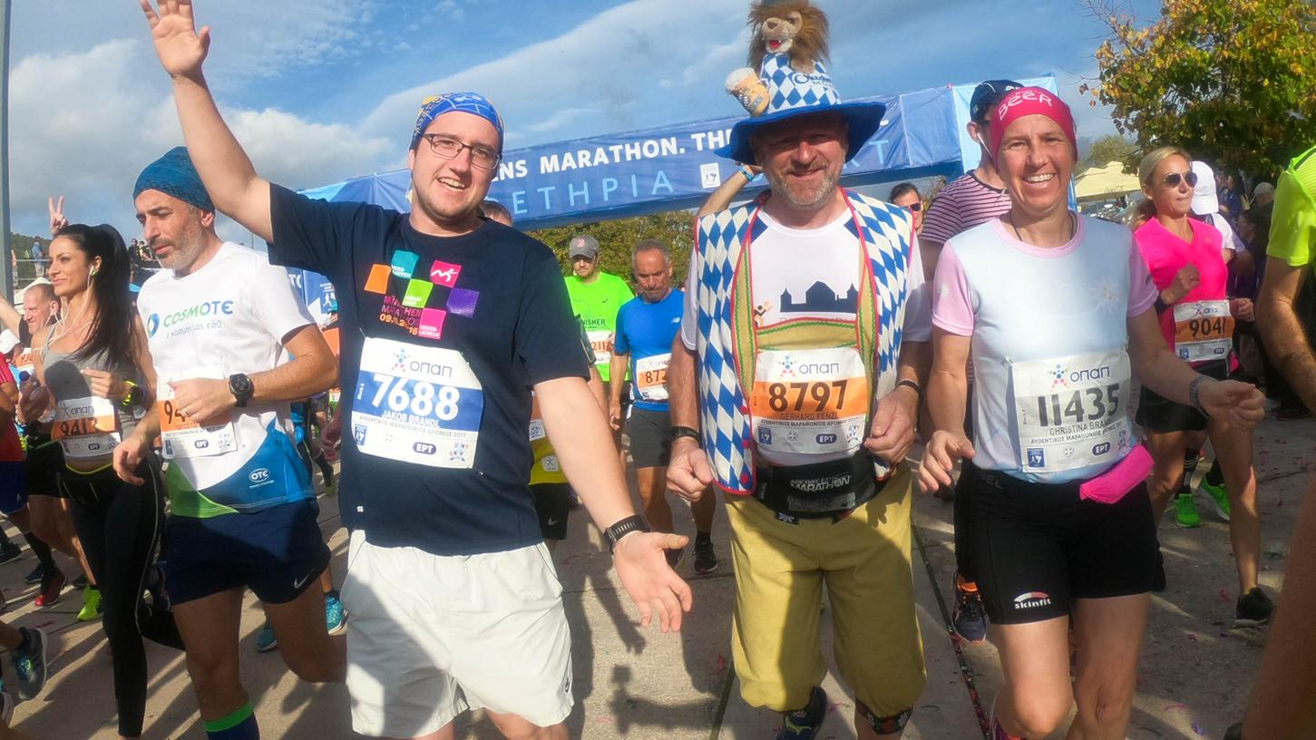 Der Marathon in Athen ist ein absoluter Klassiker unter den Langstreckenläufen. In diesem Jahr ging eine Rekordanzahl von 51.000 Teilnehmern an den Start - unter ihnen auch Jakob Brandl (links), Student in Ansbach.
