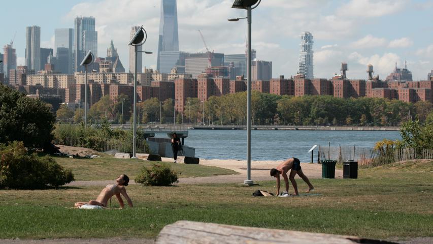 Über 30 Grad Ende September - da haben die New Yorker ihre eigene Art des Sports.