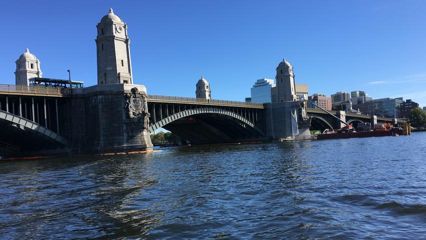 Die Longfellow Bridge wurde 1906 eröffnet. Sie verbindet Boston mit Cambridge.