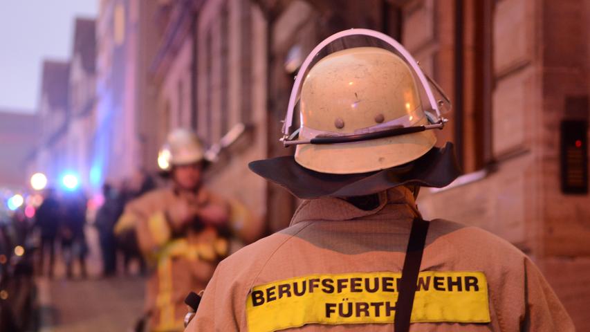 Brand in der Fürther Angerstraße löst Großeinsatz aus