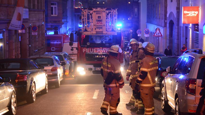  Brand in der Fürther Angerstraße löst Großeinsatz aus