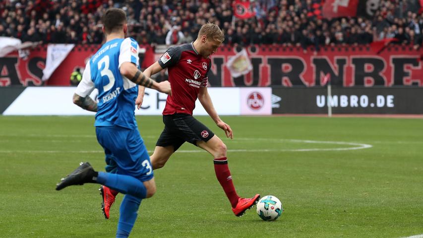 Ein später Schock ereilte den Club im Heimspiel gegen Holstein Kiel am 14. Spieltag: Nach einer Zwei-Tore-Führung endete die Partie der beiden Teams, die sich schon damals oben in der Tabelle tummelten, noch mit 2:2. Treffer von Behrens und Ishak beantworteten die Störche spät - die Franken verschenkten zwei Punkte. Die Revanche am 23. April könnte wegweisend im Kampf um den Aufstieg werden, den sich beide Vereine hinter Spitzenreiter Fortuna Düsseldorf noch erhoffen. Schafft es der 1. FC Nürnberg, den Nordlichtern im zweiten Liga-Aufeinandertreffen überhaupt drei Punkte abzuluchsen?
  
 Anpfiff: Montag, 23. April - 20.30 Uhr 
 Hinspiel: 2:2 Remis
 Form Holstein Kiel (letzte fünf Spiele): Niederlage - Sieg - Unentschieden - Sieg - Unentschieden.
