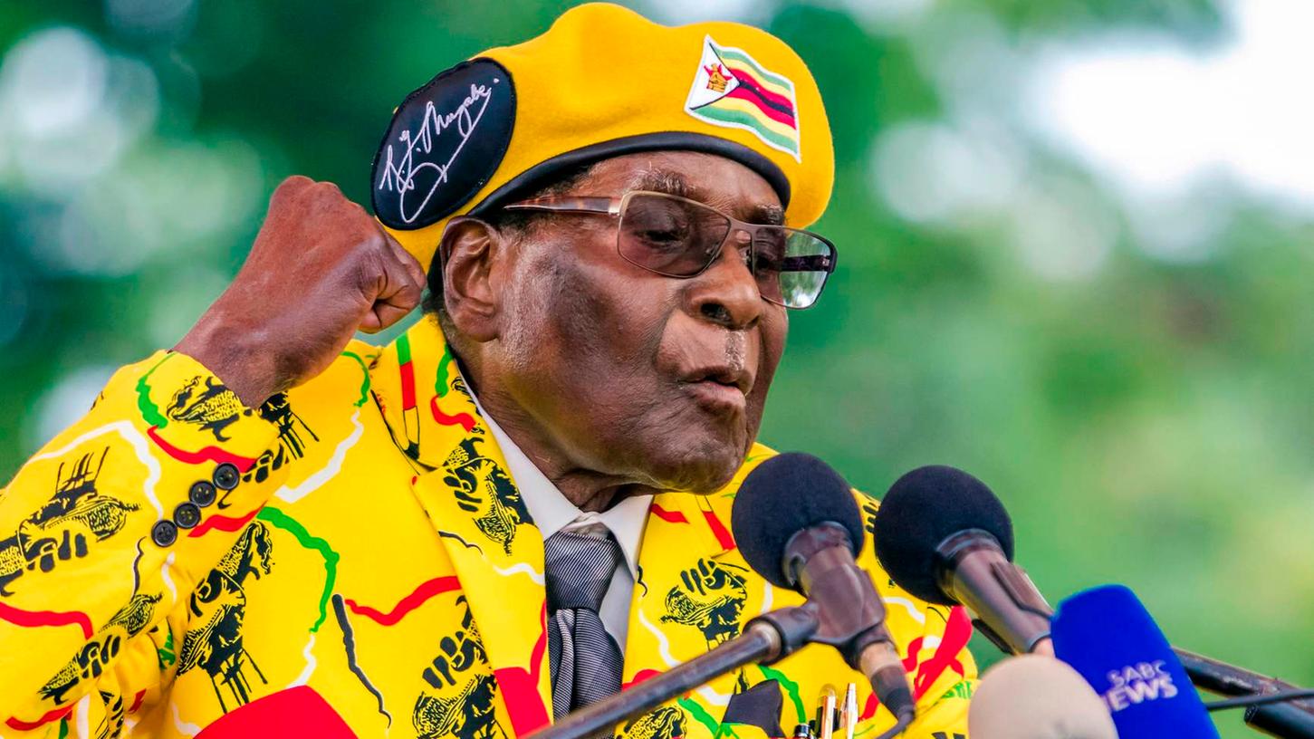 Seit dem Militärputsch steht Simbabwes Präsident Robert Mugabe, hier bei einer Rede vor Parteimitgliedern, unter Hausarrest.