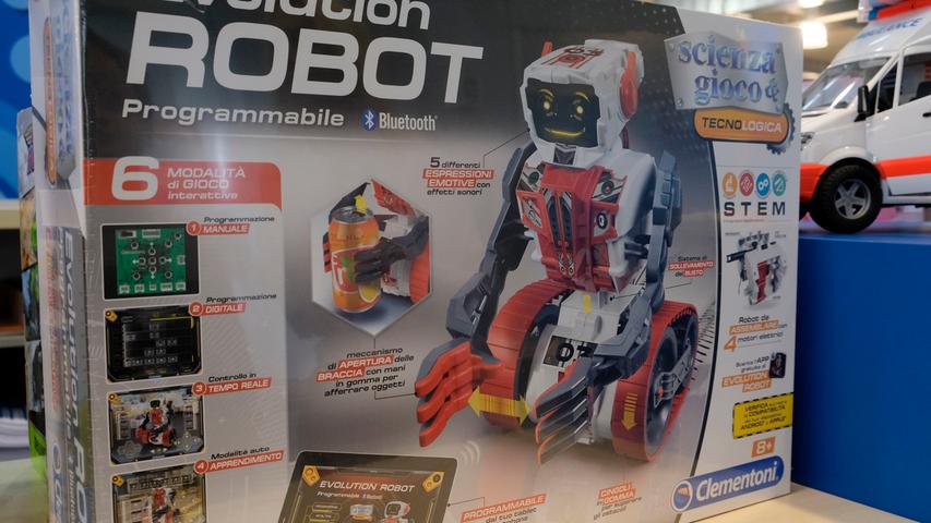 Die Digitalisierung lässt grüßen: Roboter gehören längst zum Angebot der Spielwarenbranche – und die Modelle faszinieren nicht nur Kinder.