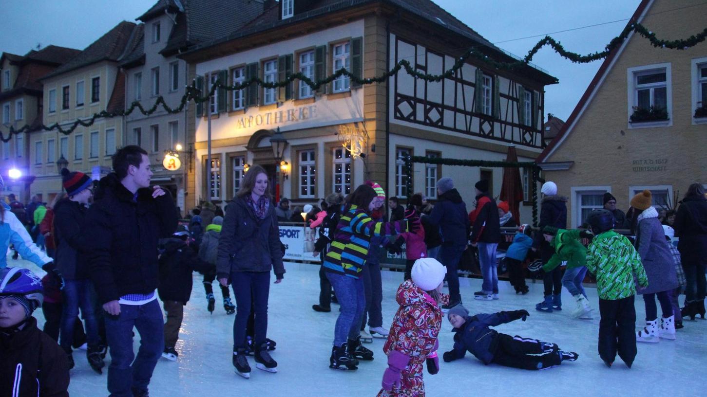 Die Gunzenhäuser Eisbahn war schon in den letzten Jahren beliebt. Im Rathaus hofft man, dass sich dies in der kommenden Saison noch steigern lässt.