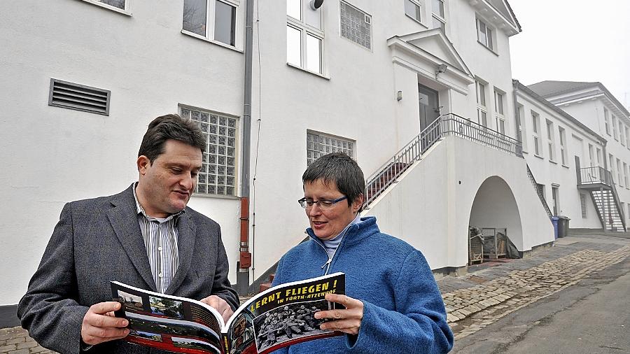Illustrer Nachruf auf den alten Flugplatz Atzenhof Illustrer Nachruf auf den alten Flugplatz Atzenhof