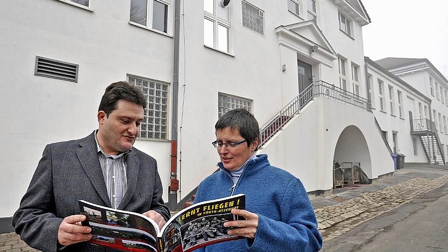 Illustrer Nachruf auf den alten Flugplatz Atzenhof