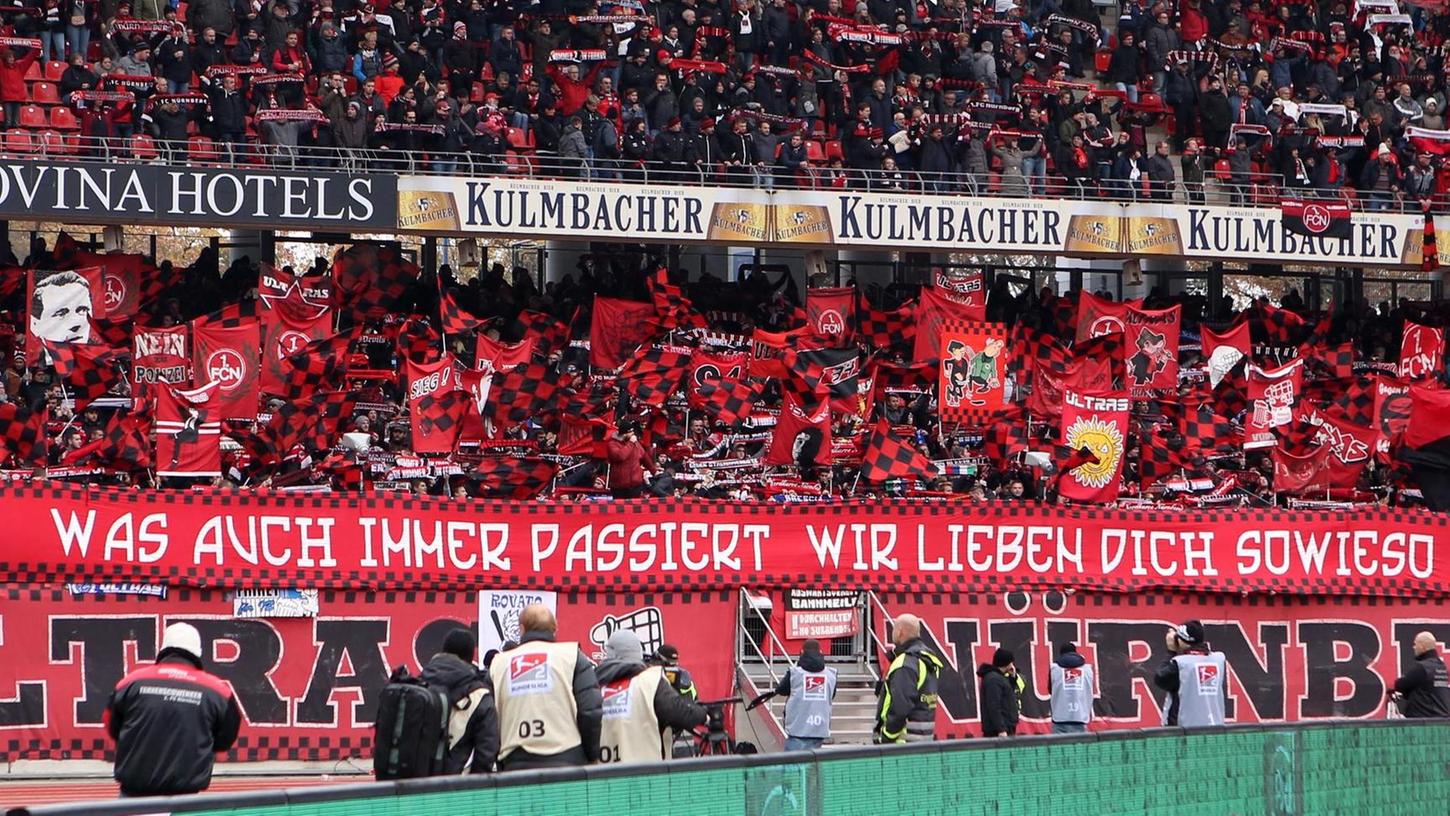 "Was auch immer passiert..." Auch gegen Kiel bekundeten die Club-Fans ihre Treue. Ein paar Heimsiege mehr wären freilich schon wünschenswert.