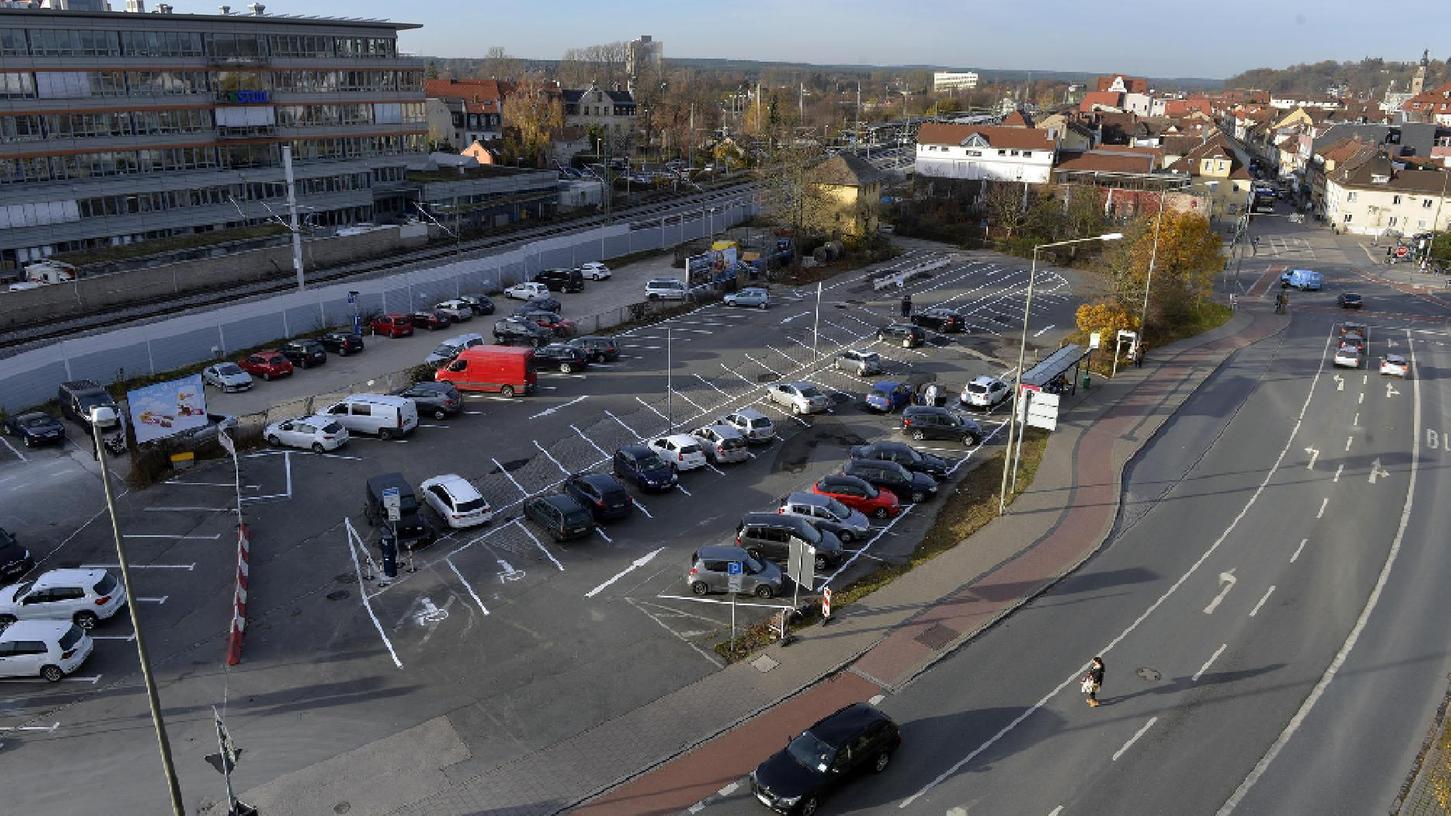 Parkplatz ist zum Weihnachtsgeschäft in Erlangen wieder geöffnet