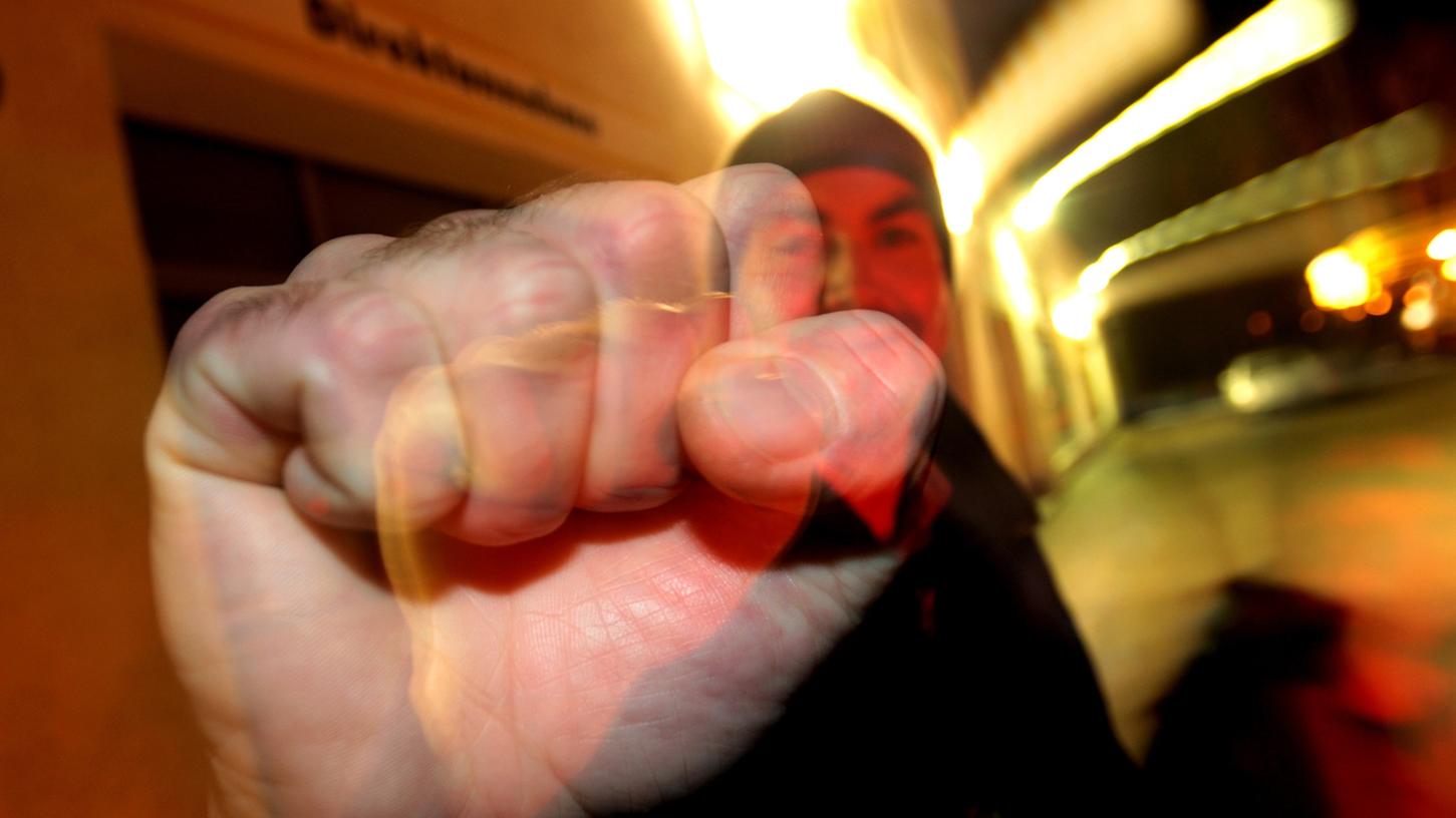 Die Befürchtung vor einer allgemein gewaltbereiteren Gesellschaft wächst in Bayern. Die Befürchtung vor einer allgemein gewaltbereiteren Gesellschaft wächst in Bayern.