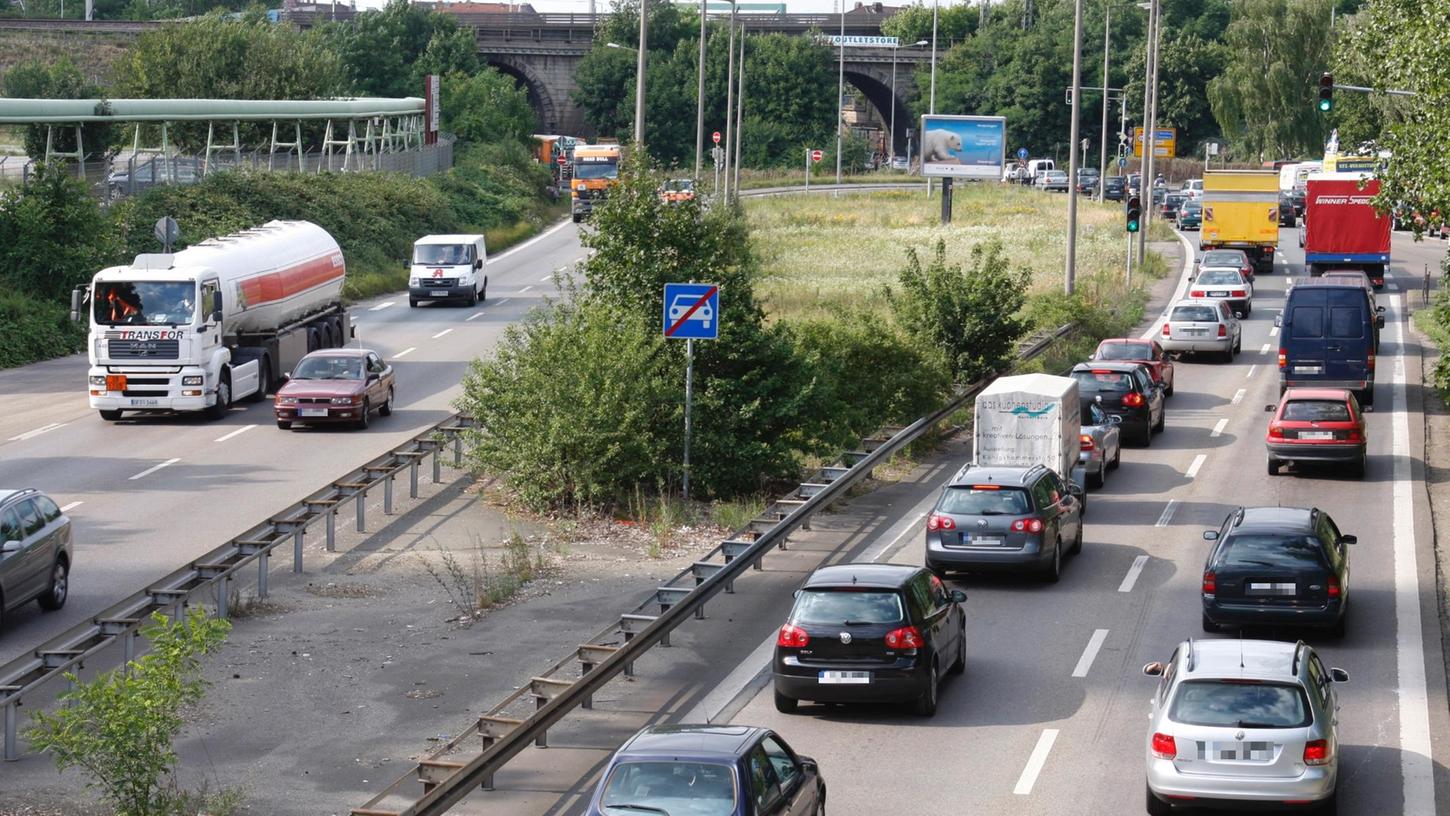 Während die Kosten bereits auf über 500 Millionen Euro beziffert werden, steht der genaue Baubeginn des kreuzungsfreien Frankenschnellwegs immernoch in den Sternen.